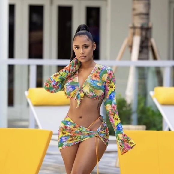 Resort Bikini Set - Picture 2 of 4